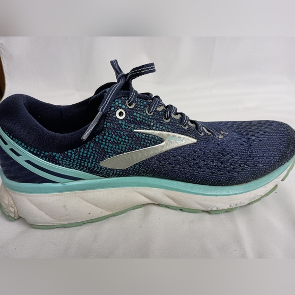 BROOKS Ghost 11 Blue and Green Athletic Shoes with Breathable Mesh (#125) - Picture 4 of 10